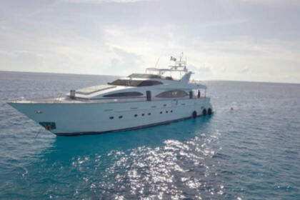 Charter Motor yacht Azimut 31m Cancún