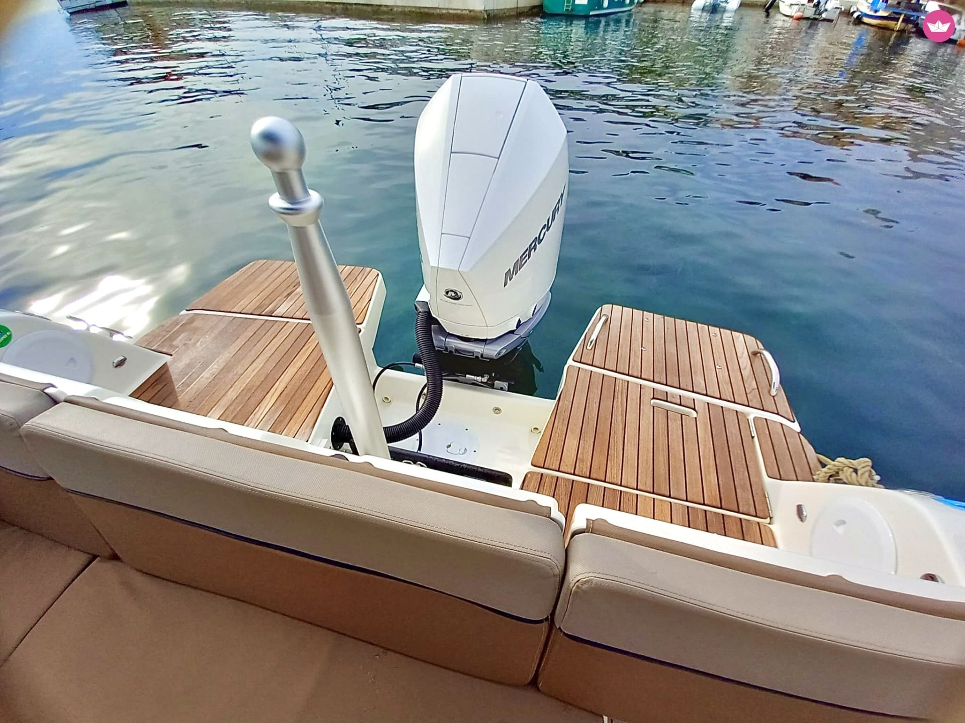 Bateau à moteur Quicksilver 755 Sundeck 250cv 8