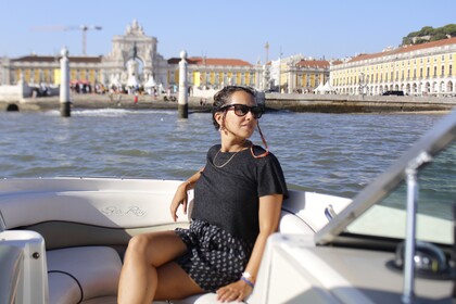 Miete Motorboot Sea Ray 220 Lissabon