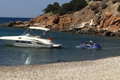 Hire Motorboat Sea Ray 240 Sundeck Marathon