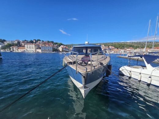 Motorboat  Brioni 44 Plattegrond van de boot