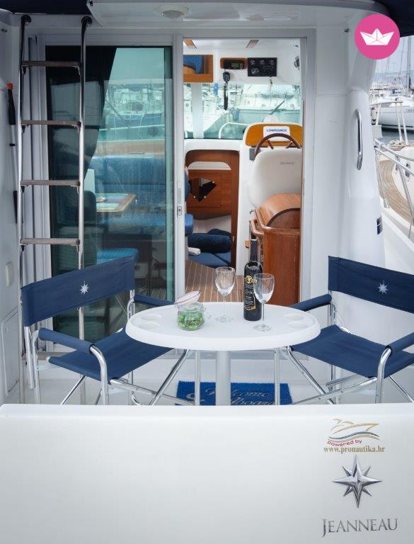 Motorboat Jeanneau Merry Fisher 805  