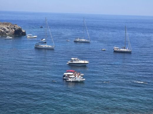 Îles Éoliennes Motorboat CRANCHI ZAFFIRO 32 alt tag text