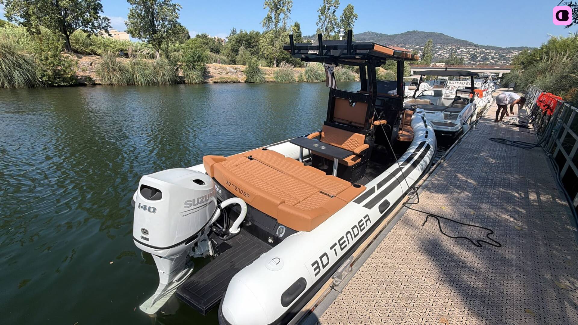 Bateau à moteur 3d Tender Odyssey 635 140cv 2