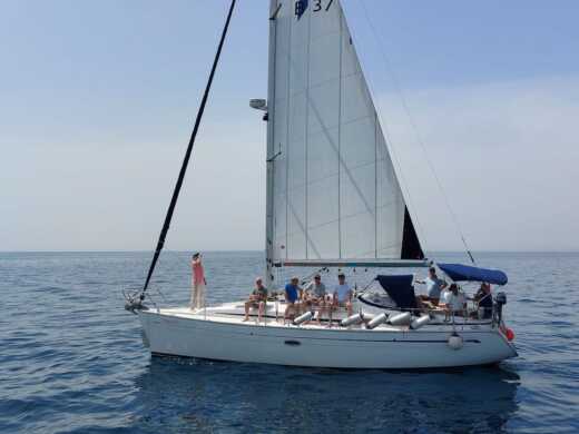 Barcelona Sailboat Bavaria 37 alt tag text