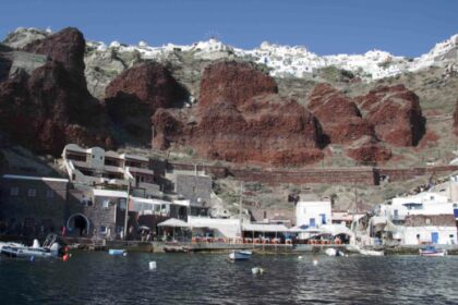 Rent a luxury speed boat Discover Santorini on your own. No license required