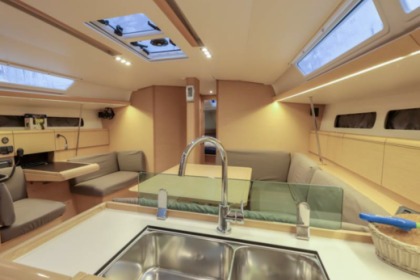 Rental Sailboat Jeanneau Sun Odyssey 449 Fezzano