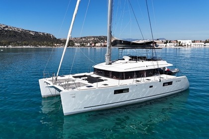 Charter Catamaran Lagoon 560 S2 Portisco