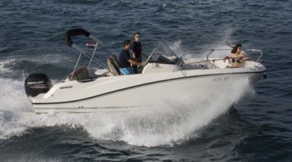 Alquiler Lancha Quicksilver 675 Open Makarska