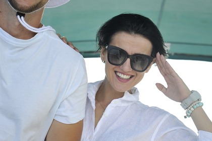 Sea Ray 240 Sundeck (The Wizard) with crew included