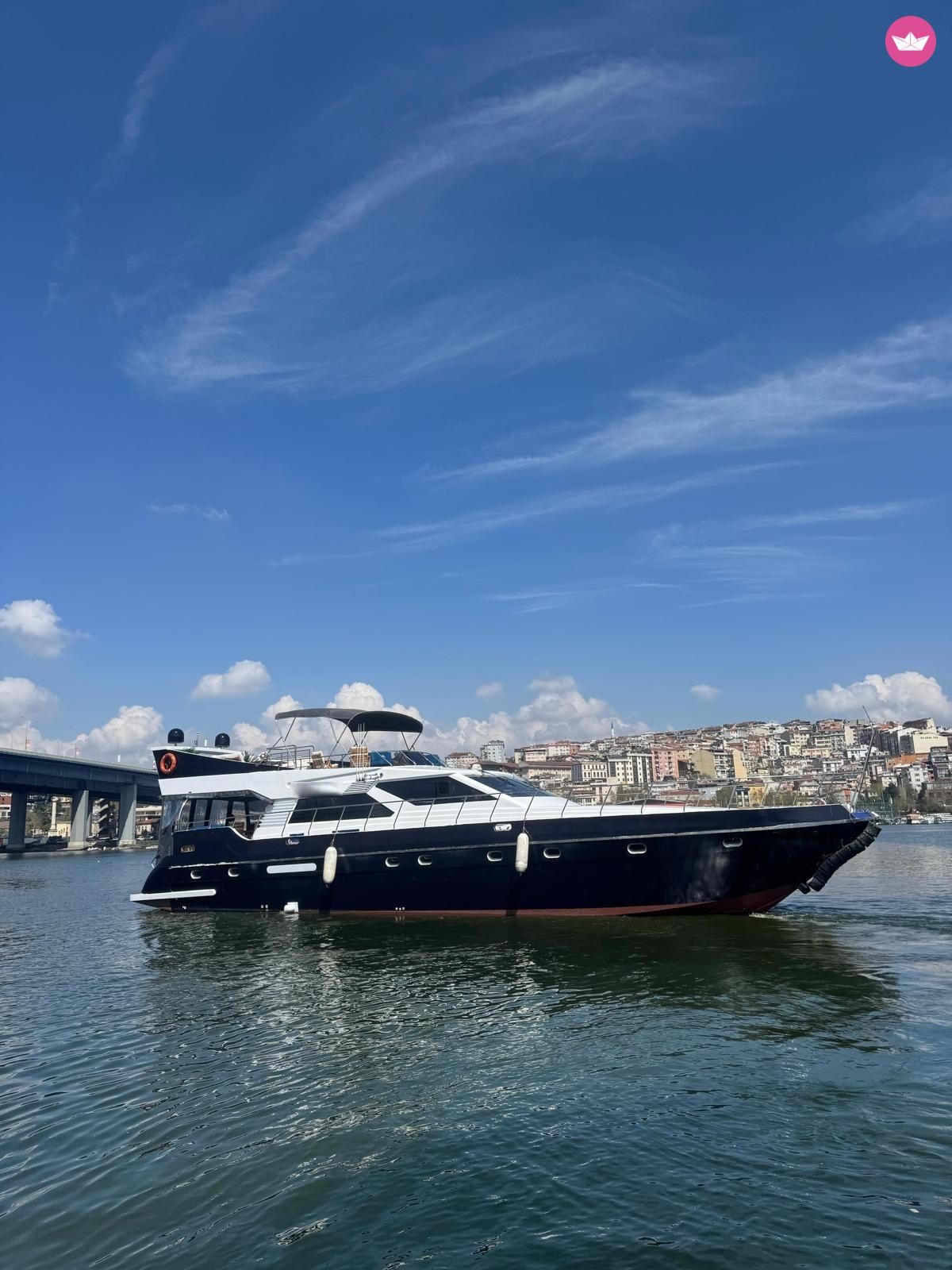 Yacht à moteur