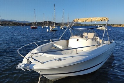 Location Bateau à moteur Jeanneau Cap camarat 625 Porto-Vecchio