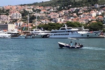 Rent a boat on your own! No licence needed