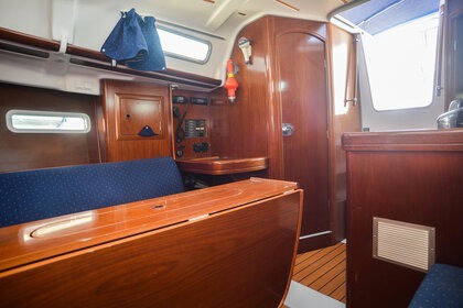 Beneteau Oceanis 323 Clipper in Marina Kornati