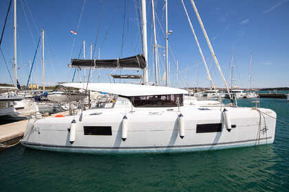 Location Catamaran Lagoon-Bénéteau Lagoon 42 - 4 + 1 cab. Pomer