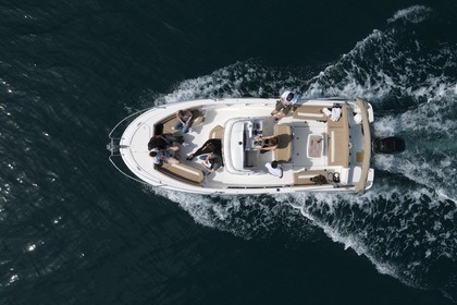 Hire Motorboat Jeanneau Cap camarat 8.5CC Vrsar Marina