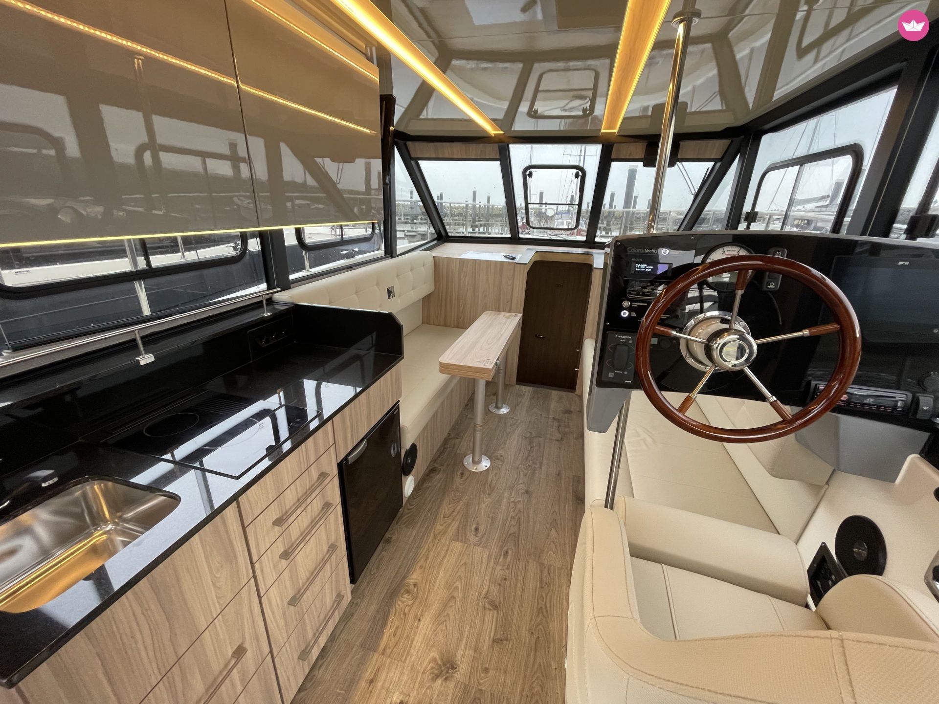 Péniche Cobra Futura 40 Grand Horizon Fly 2