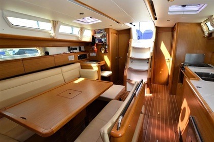Verhuur Zeilboot Daily Sailing Cruise to Dia Island with our Jeanneau Sun Odyssey 44i Iraklion