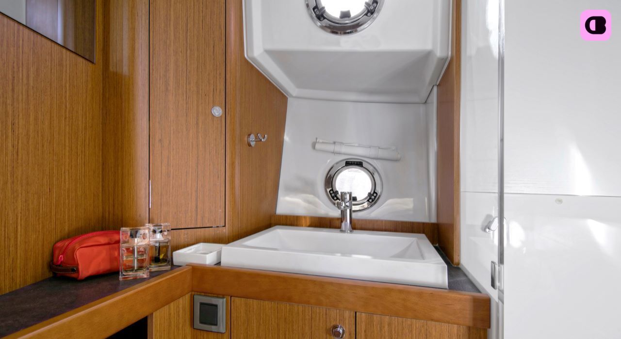 Bateau à moteur Swift Trawler 35 425cv 6
