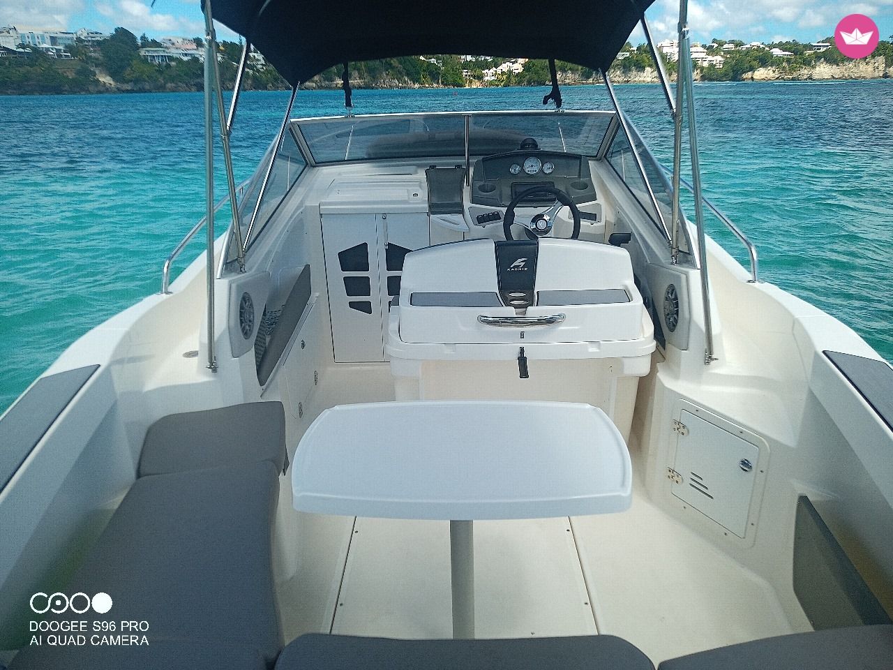 Bateau à moteur Karnic 22sr 225cv 2