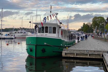 Lunch Box Steel ship with sauna and skipper