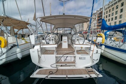 Miete Segelboot Beneteau Oceanis 35 Toulon