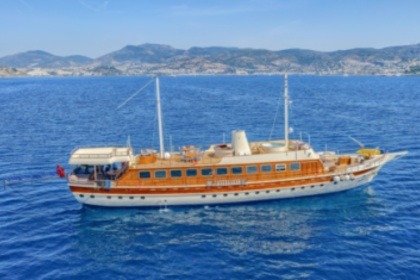 Deluxury Yacht Charter