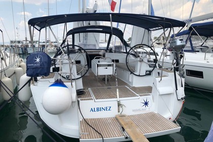 Hire Sailboat Jeanneau Sun Odyssey 479 - 4 cab. Athens