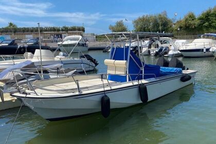Hire Motorboat Boston Whaler 25 Outrage Ameglia