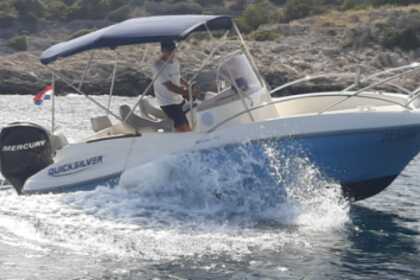 Rental Motorboat Quicksilver 555 Commander Rogoznica