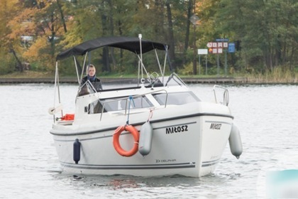 Delphia Nano - łódź motorowa w stylu houseboat