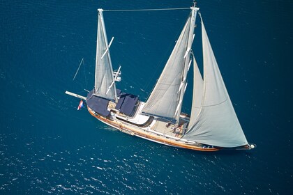 Hyra båt Guletbåt Unknown Lotus Splits hamn