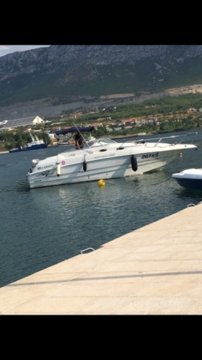 Noleggio Barca a motore Larson 254 Cabrio Spalato