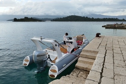 Verhuur RIB Honda 6M 100HP Žuljana