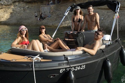 WITHOUT LICENSE ¨RETRO BOAT¨ PREMIUM EXPERIENCE