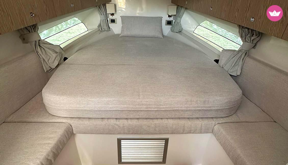 Bateau à moteur Salpa 42 850cv 8