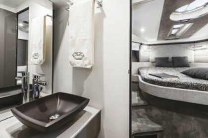 Cranchi M44 HT, the clever cruising