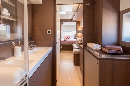 Bali 4.2- AC/Generator/Water Maker