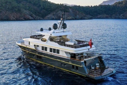 Elite 33m Motor Yacht – Luxury Private Experience