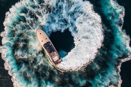 Noleggio Yacht a motore Itama 75 Napoli