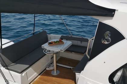 Hyra båt Motorbåt Beneteau Antares 8 Funtana