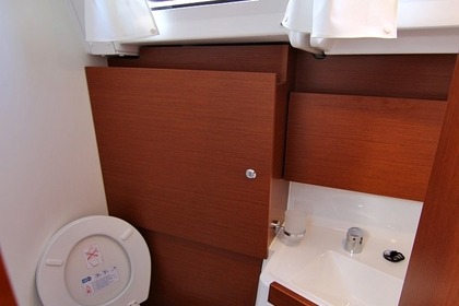 Noleggio Barca a vela BENETEAU OCEANIS 38.1 BT Croazia