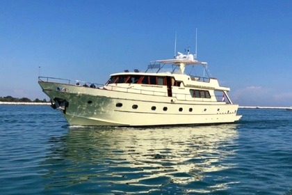 Hyra båt Motorbåt Azzurro 20 metri Venedig