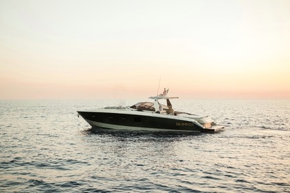 Hire Motorboat Sea cube 43 43 center consolle Santa Margherita Ligure