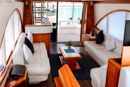 All inclusive charter in Dubai / 70ft Yacht Cruise from the Dubai Marina