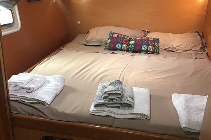 Lagoon 380 z Milazzo (Sycylia): sen Liparyjski