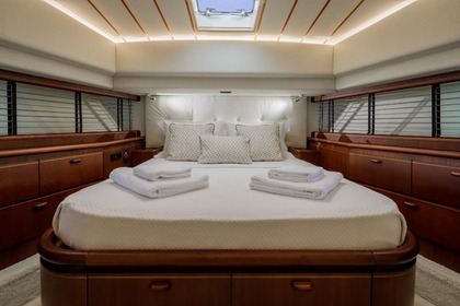 Ferretti 720
