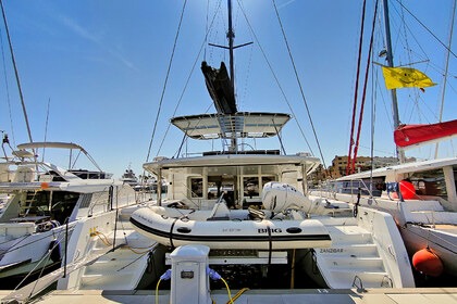 Charter Catamaran Lagoon 52F Cogolin