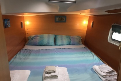 Lagoon 380 z Milazzo (Sycylia): sen Liparyjski