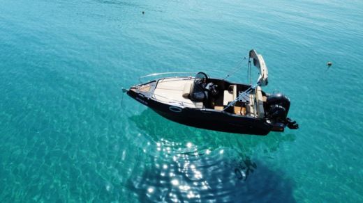 Motorboat Nireus 530 Elegance Black Edition Boat design plan